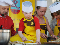 V Ivančicích naučí vaše děti vařit chřestovou polévku i další pochoutky. Foto: www.slavnostichrestu.cz.