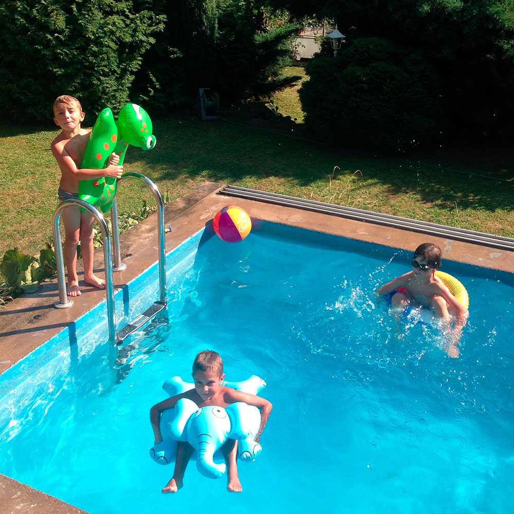 Juklík - děti v bazénu