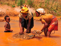 Lidé na Madagaskaru jsou velmi chudí, pracovití, veselí a nesmírně srdeční. Foto: Kateřina & Miloš MOTANI