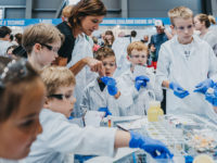 Na Veletrhu vědy si můžou vědu „vyzkoušet“ dospělí i děti (Foto: ©Akademie věd ČR)